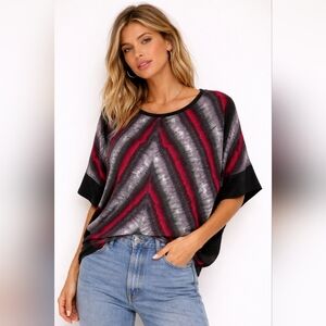 Relaxed Chevron Stripe Tunic Top in Black and Burgundy